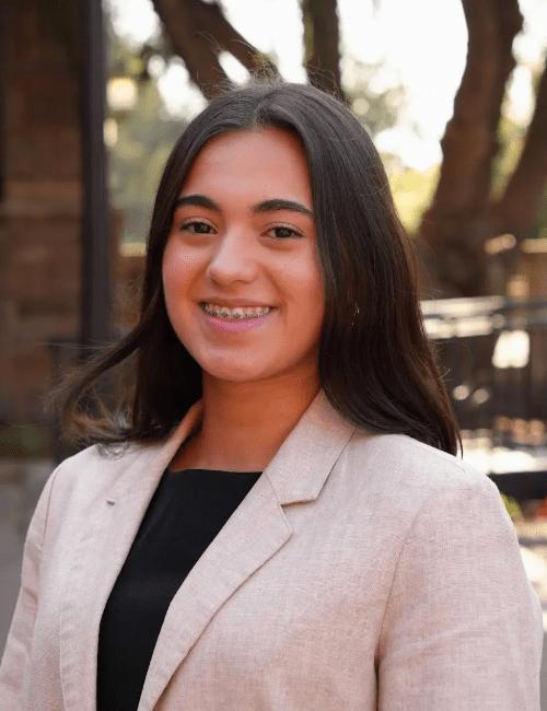 Business S1 Emilia Pineda Bio Photo AB min