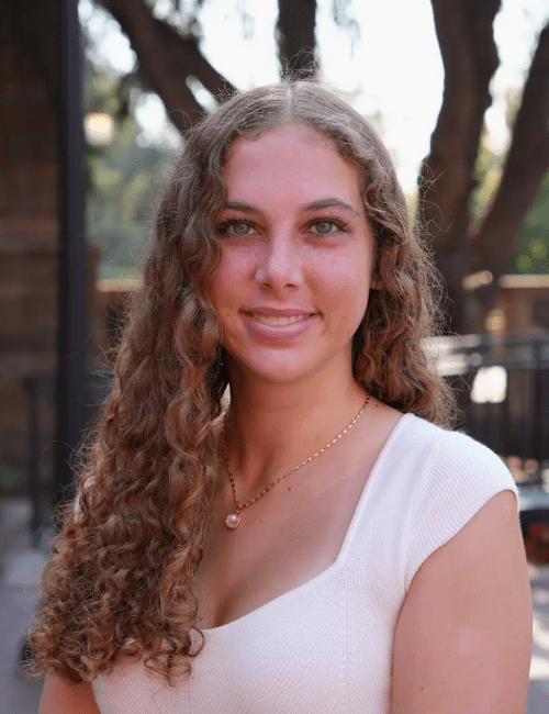 Business S1 Keira Siefert Bio Photo AB min