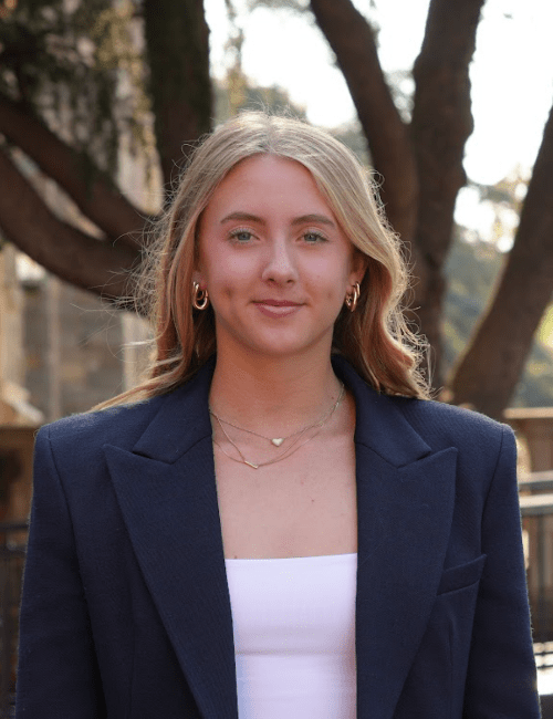 Business S1 Liza Lowe Bio Photo AB min