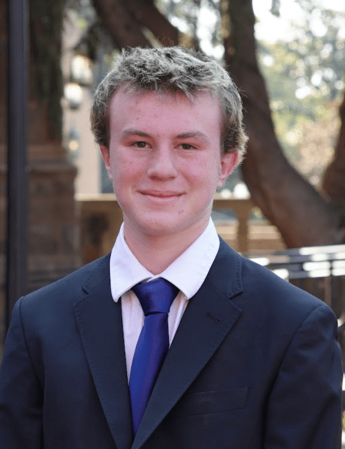 Business S1 Maxwell Komarek Bio Photo AB min