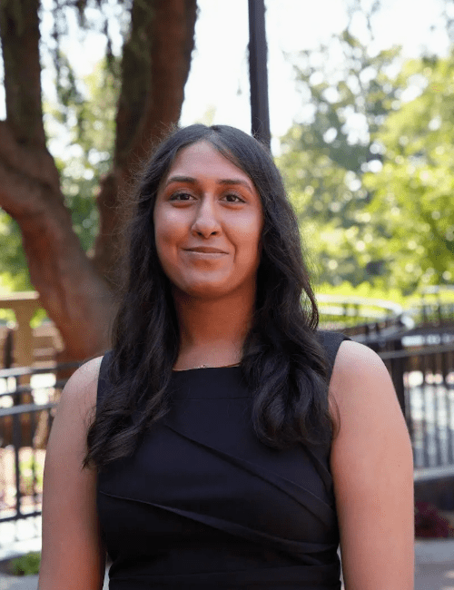 Business S1 Rishika Agarwal Bio Photo AB min