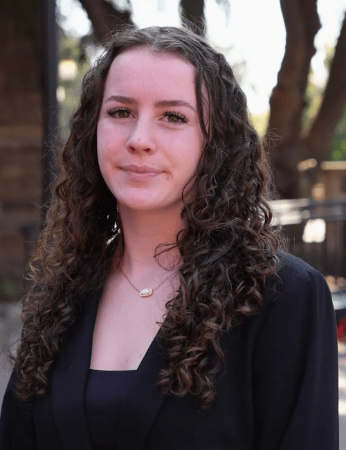 Business S1 Roisin Miller Bio Photo AB min