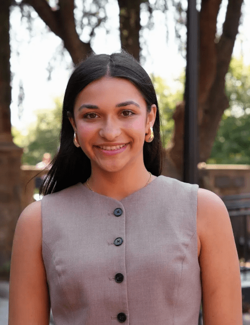 Business S1 Sophia Avan Bio Photo AB min