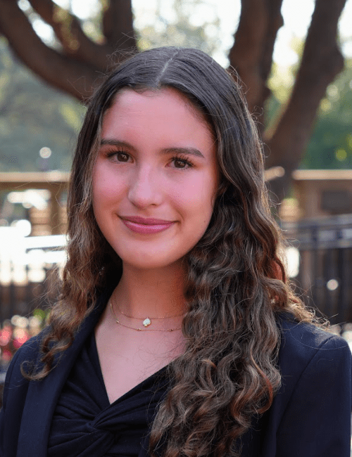 Business S1 Valeria Ayarzagoitia Bio Photo AB min