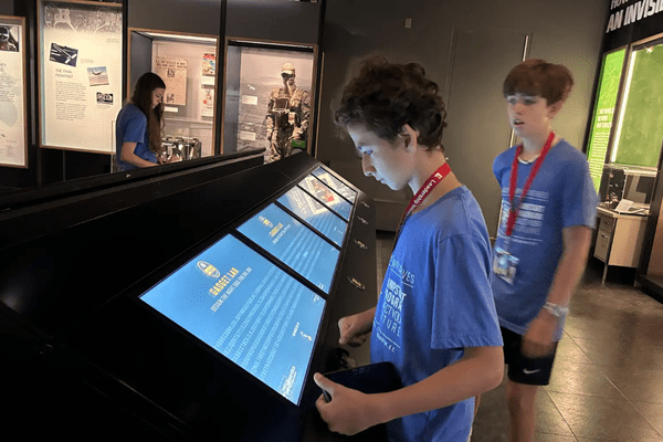 Jumpstart Leo Gold Spy Museum AB min