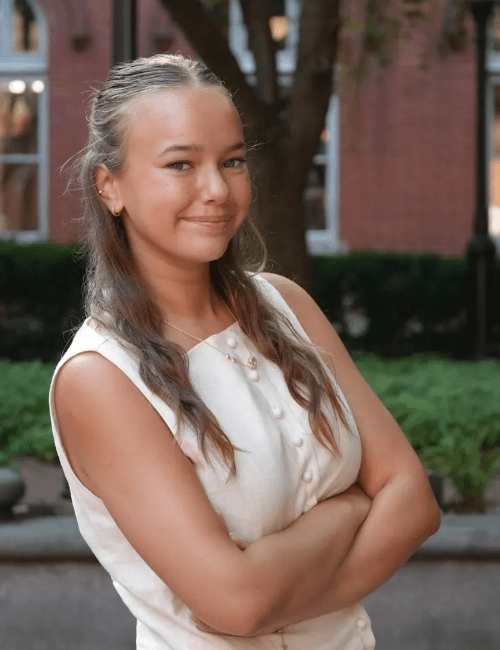 Neuro S2 Kathryn Helt Bio Photo AB min