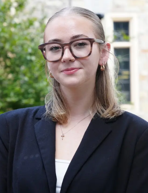 S4_Ileigh_Spears_BioPhoto1